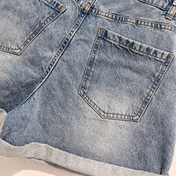 High Waisted Denim Shorts 💙 - Picture 10 of 12